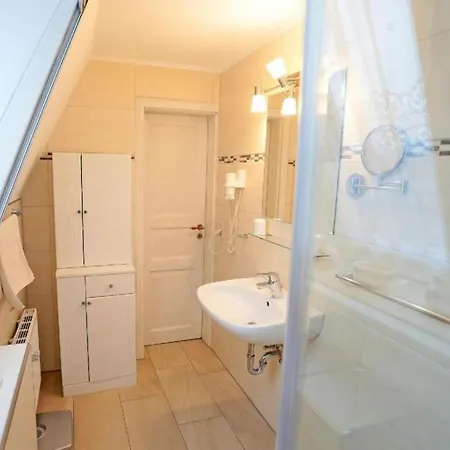 Vakantiehuis In With Swimming Pool